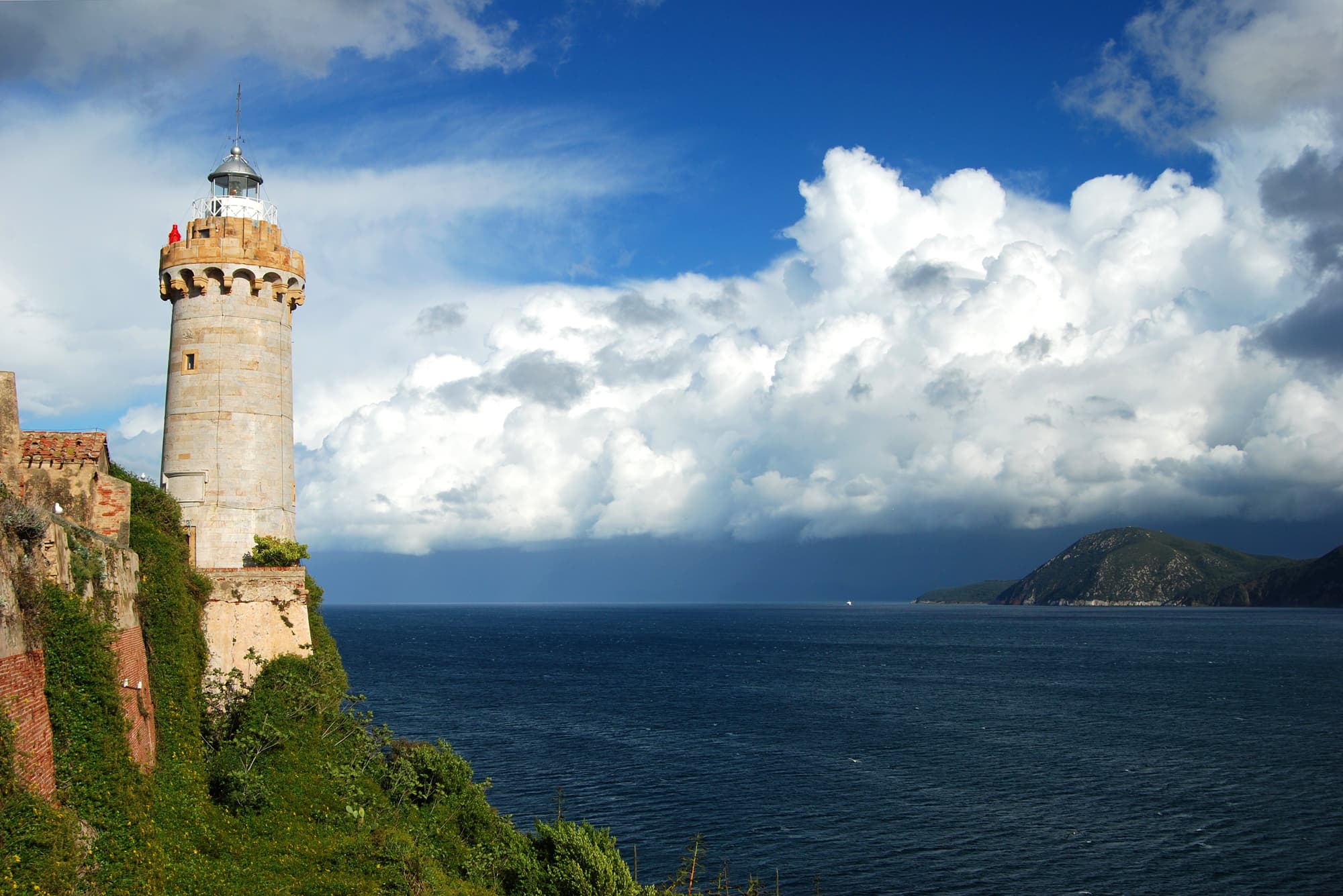El faro del Forte Stella en Portoferraio, Isla de Elba