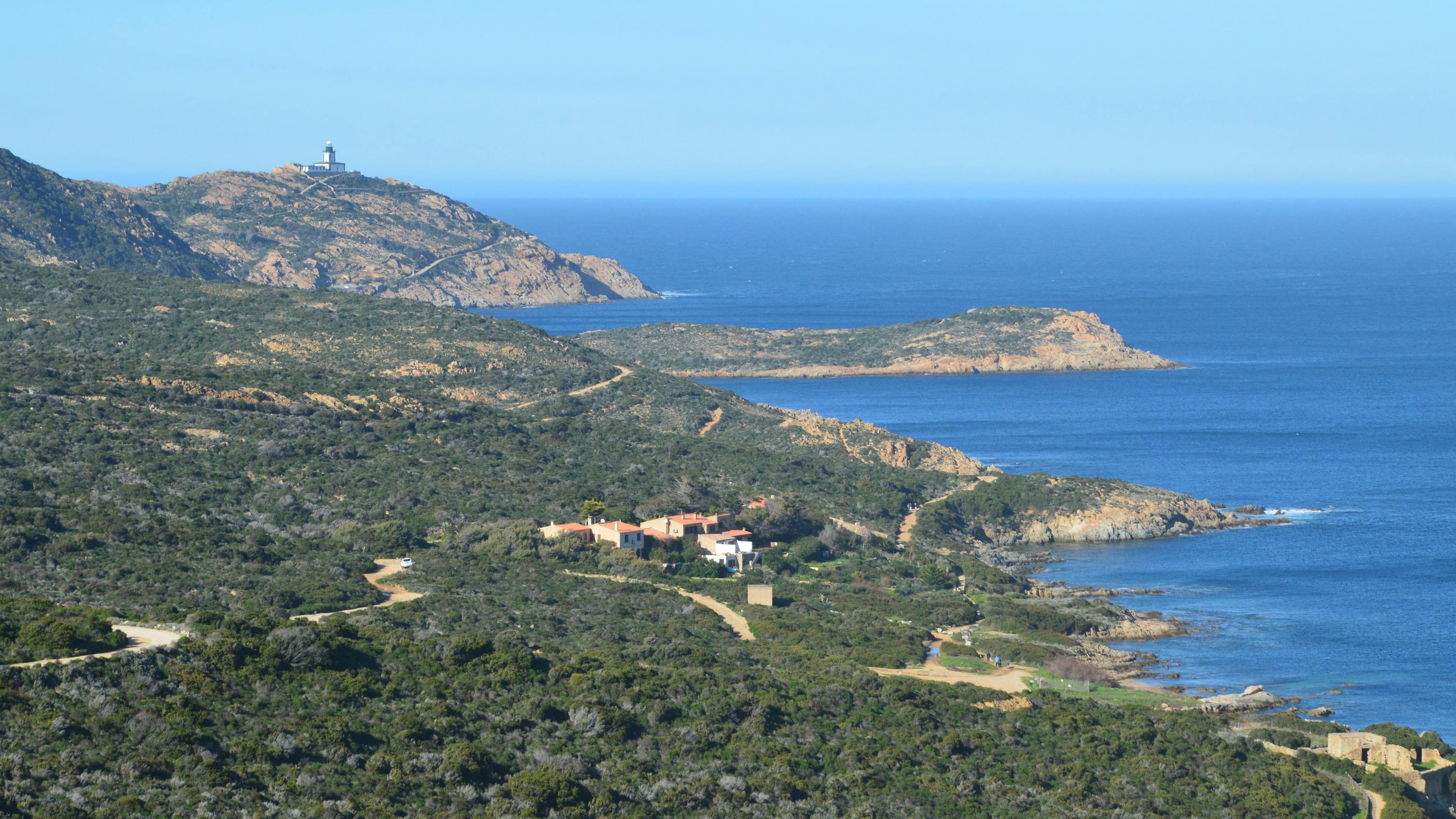 Sailing week in the Tuscan Archipelago with snorkeling, nature, local cuisine and a marine biologist on board