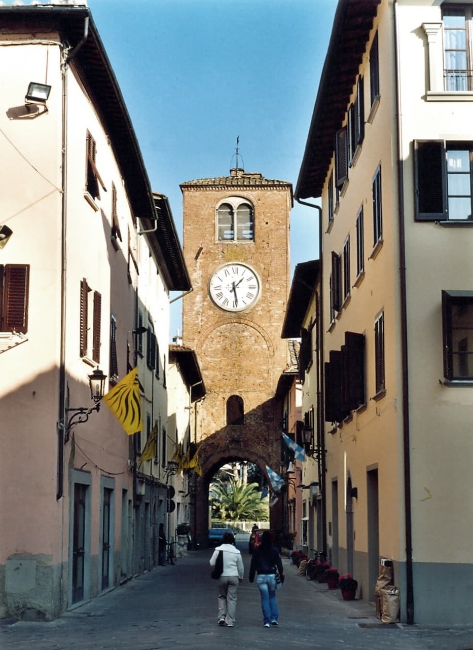 Castelfranco-di-Sotto-medieval-tower_wp7_18817.jpg