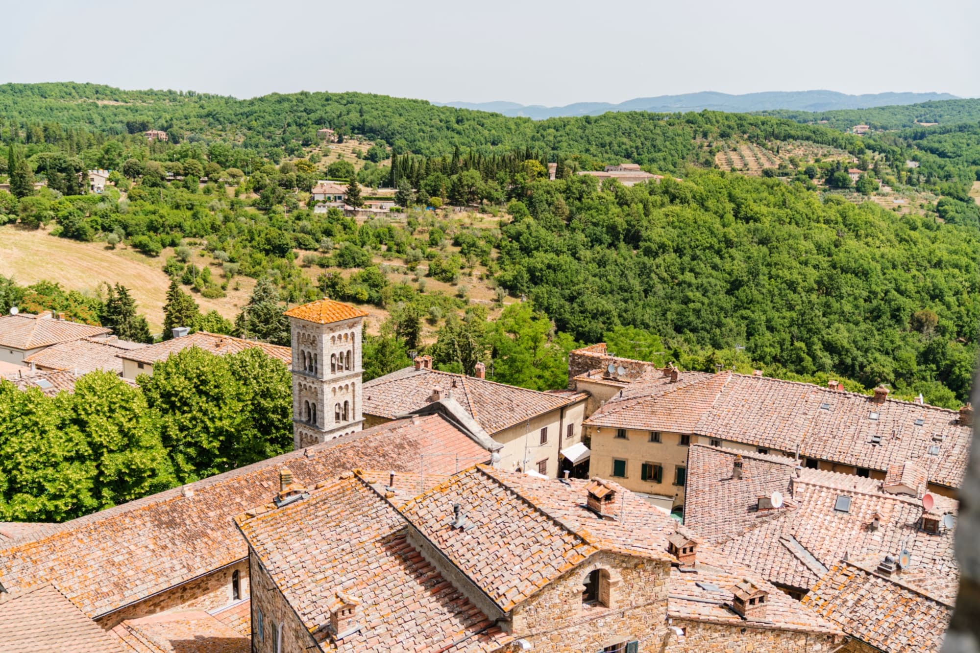Visuale aerea di Castellina in chianti e del territorio circostante
