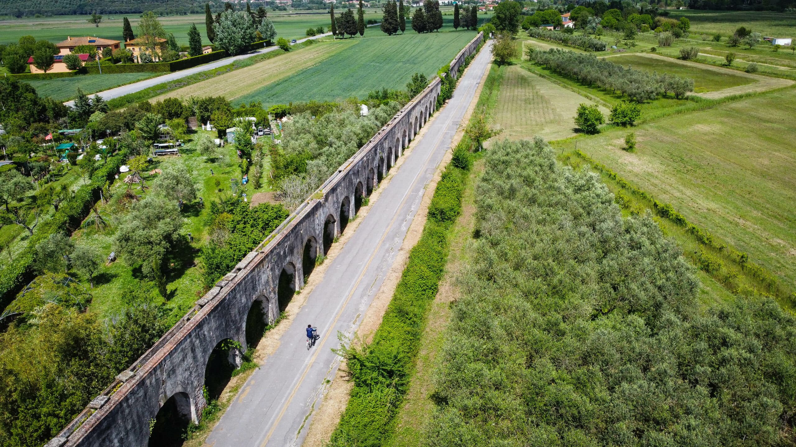 E-bike tour to discover the village of Calci and surroundings
