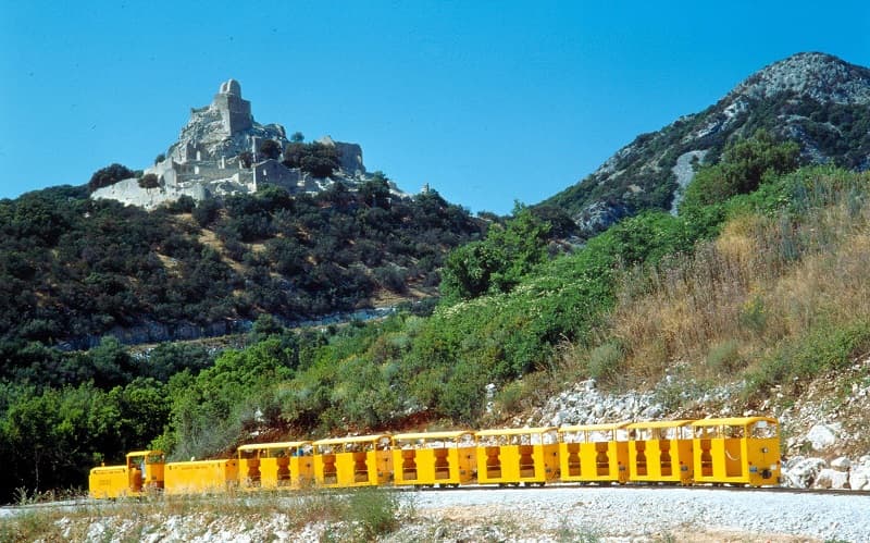 Parco-di-San-Silvestro-treno-e-rocca-medioevo_wp9_10611.jpg