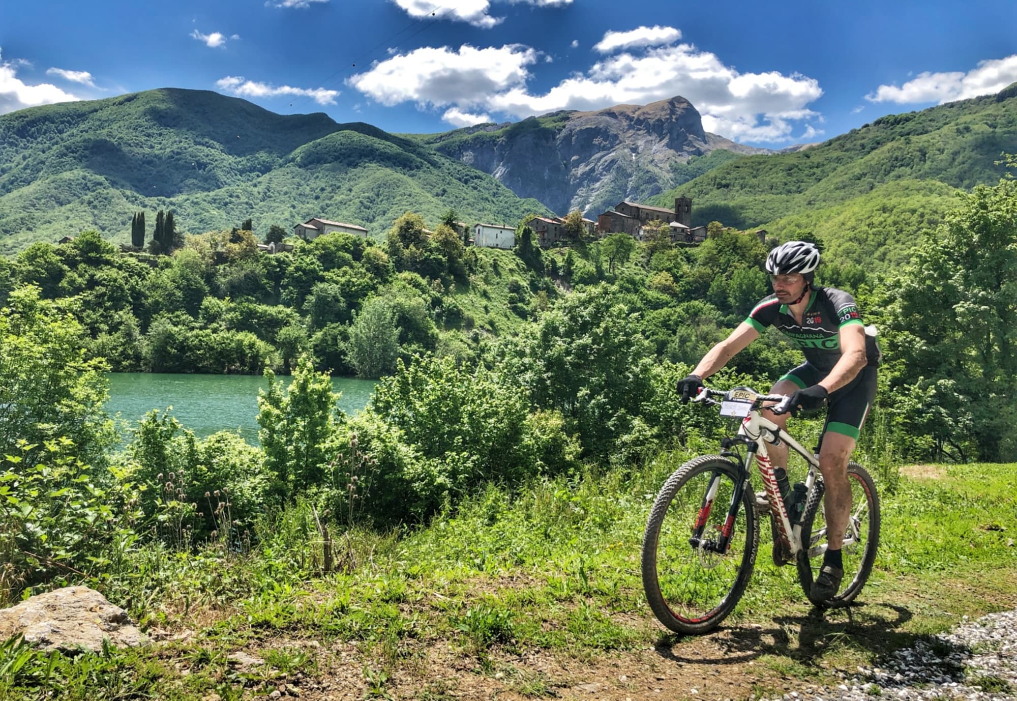 In the heart of the Apuan Alps in Tuscany by e-bike