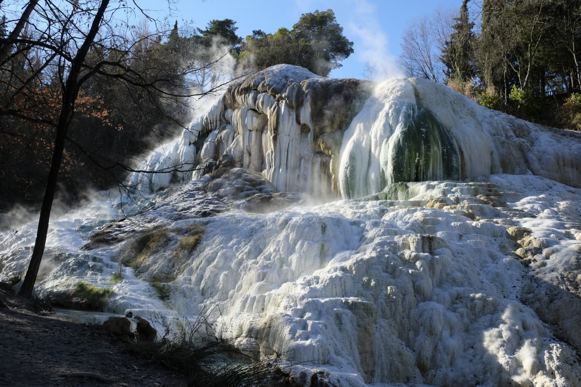La suggestiva roccia calcarea a Bagni San Filippo