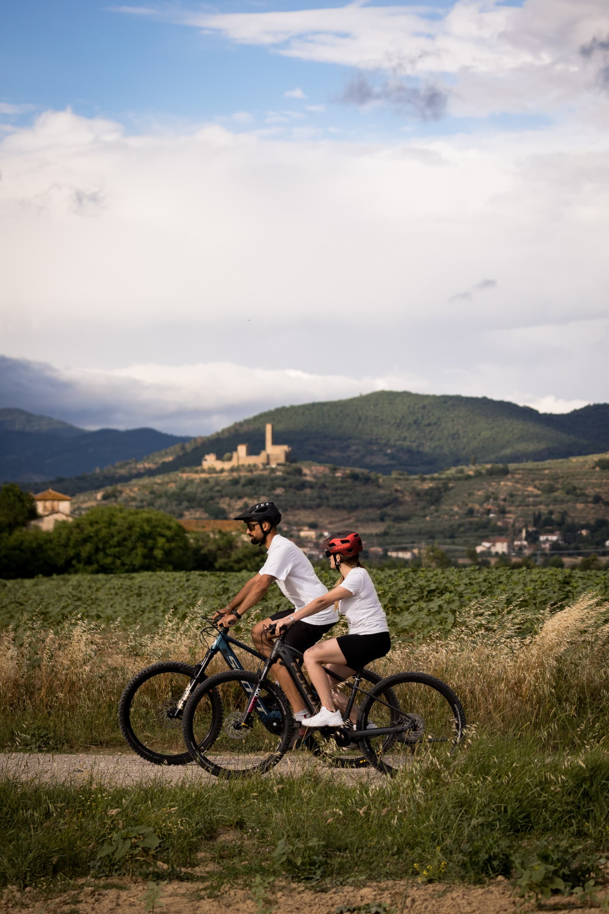 Tour panoramico in eBike lungo percorsi ricchi di storia sulle colline della Valdichiana