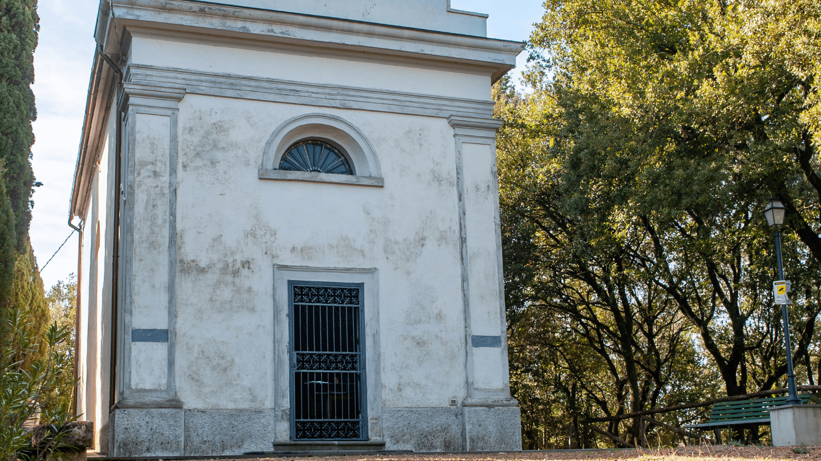 El Santuario de la Madonna dei Monti rodeado de vegetación