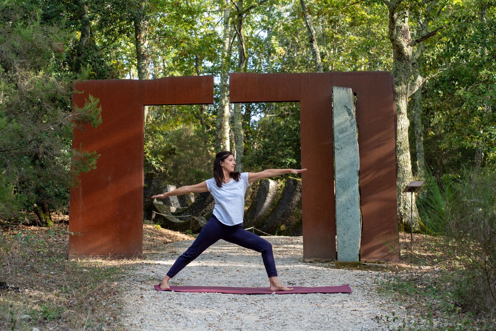 La maestra di Yoga che fa lezione