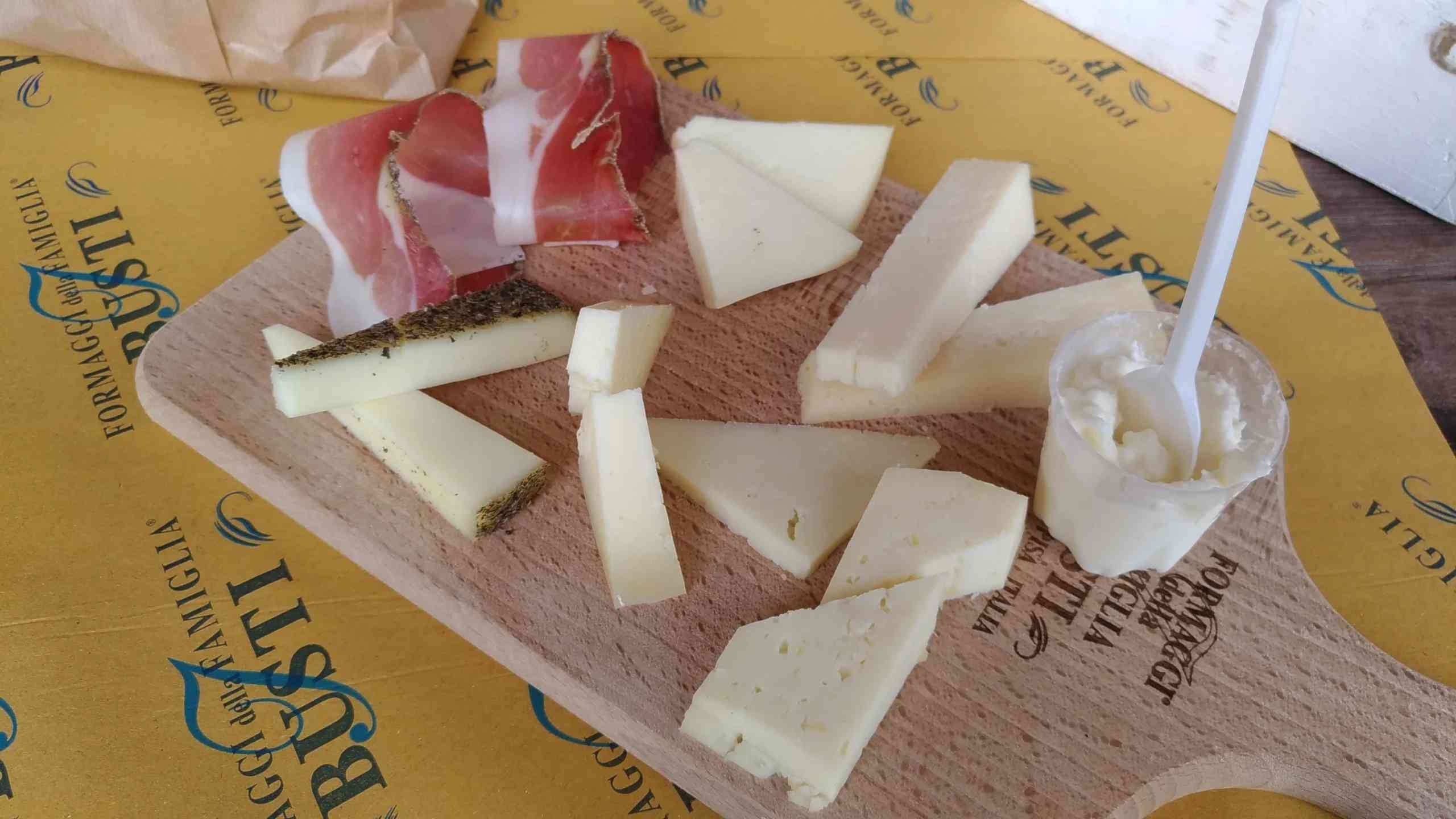 Guided cheese factory & winery tour near Pisa