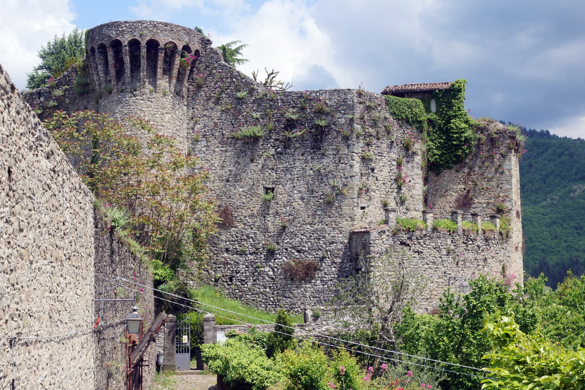 rocca-d-icastiglione-di-garfagnana_allie_caulfield