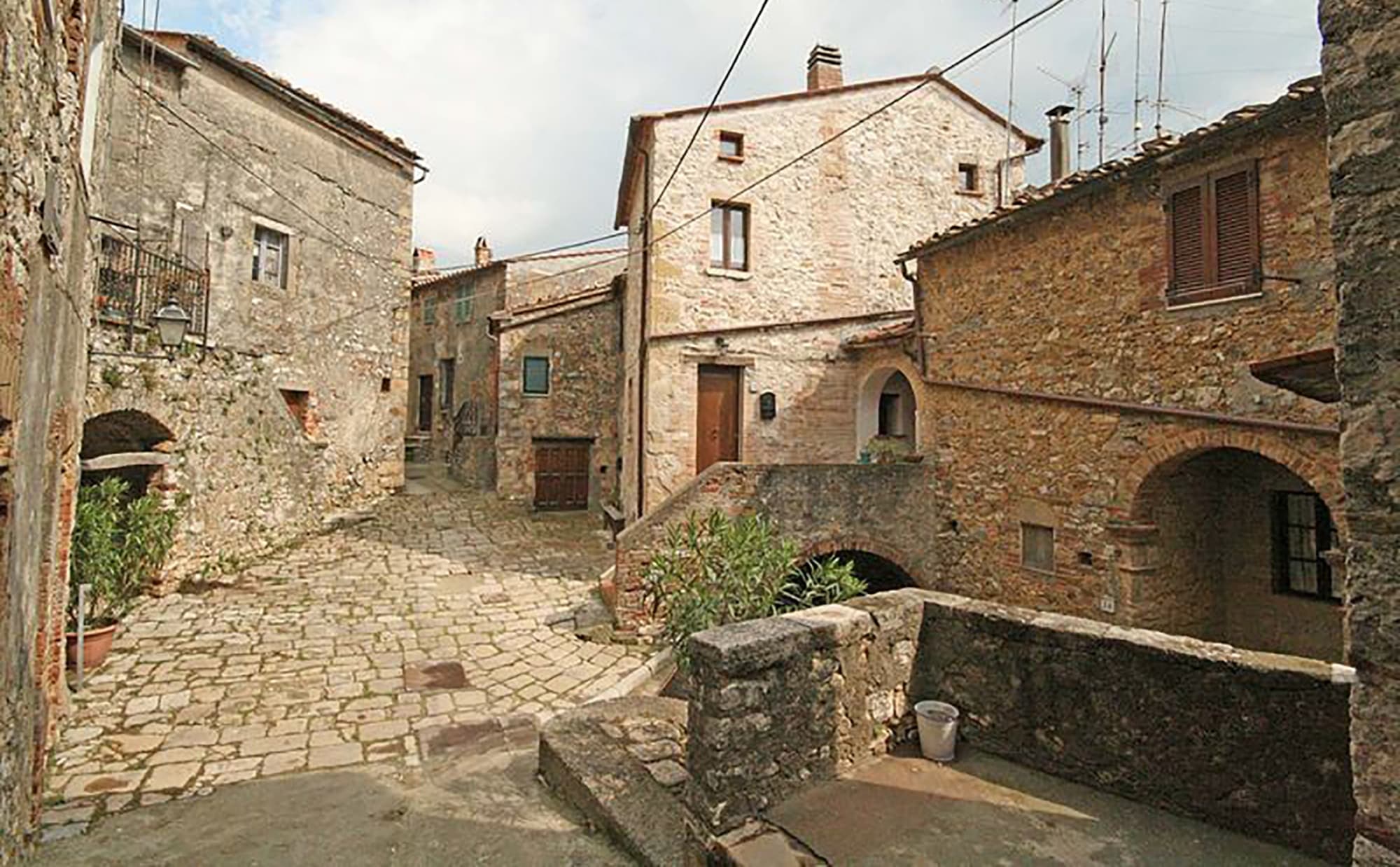 piazzoletta-semproniano-800-534-dpi-300-mb-2_j1e