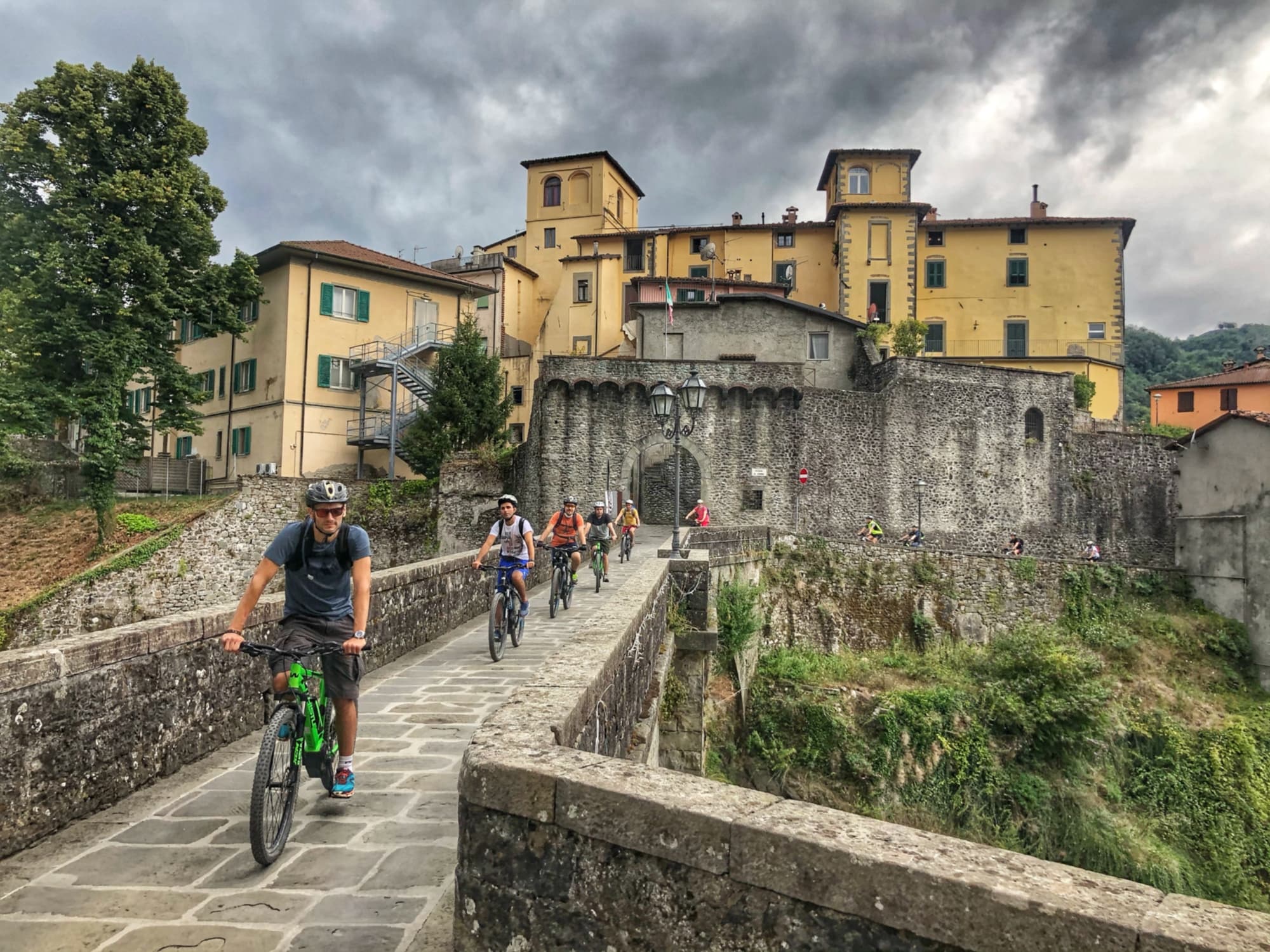 Borghi, natura e vini di montagna in e-bike in Garfagnana