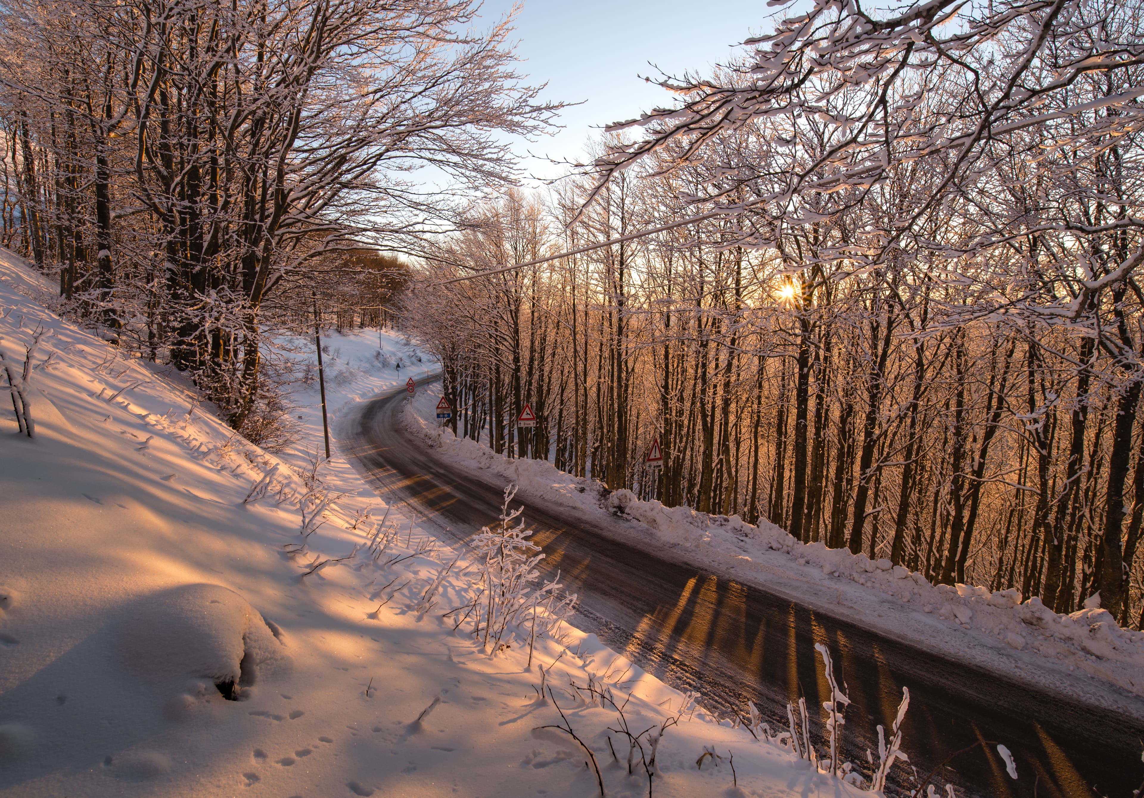Paesaggio invernale in Garfagnana al tramonto