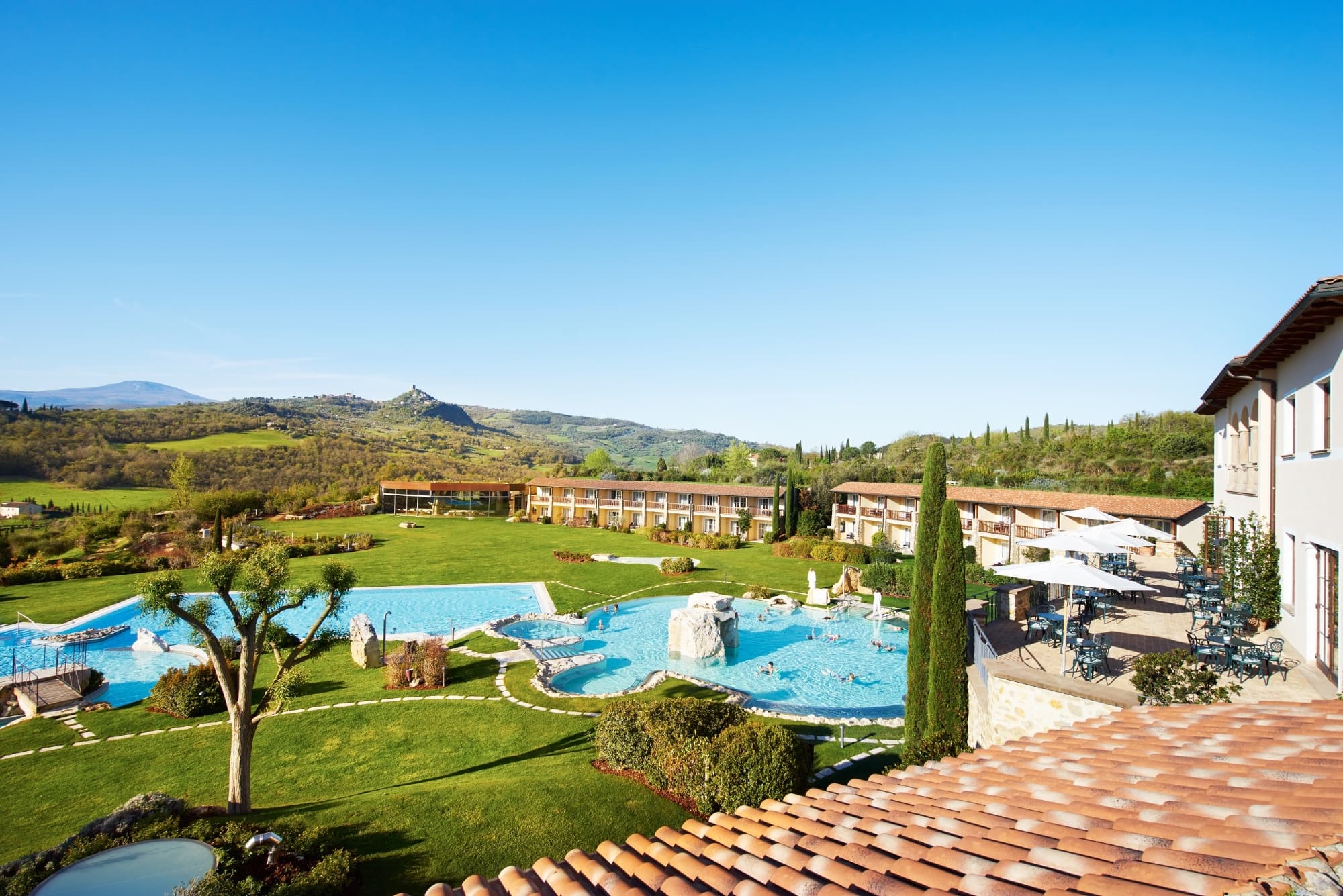 Piscina esterna dell'hotel Adler Thermae di Bagno Vignoni