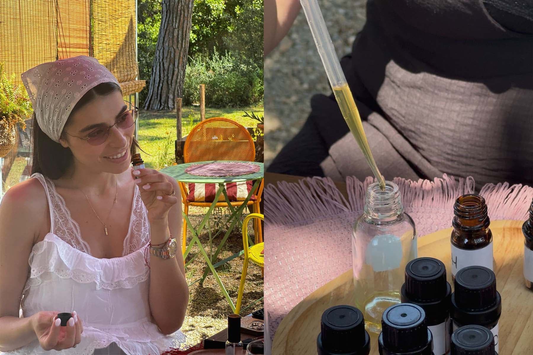 Ragazza con bandana annusa una boccetta di profumo seduta in giardino, accanto a una pipetta che versa essenza in una boccetta di vetro durante il laboratorio olfattivo