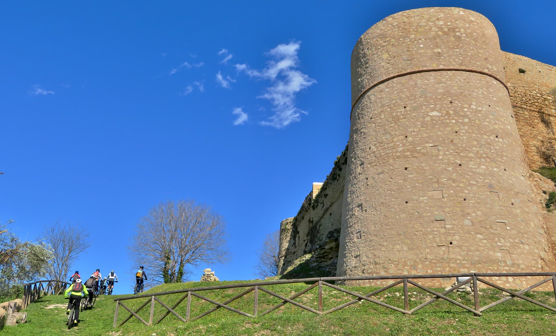 Magliano in Toscana - Muros de Siena