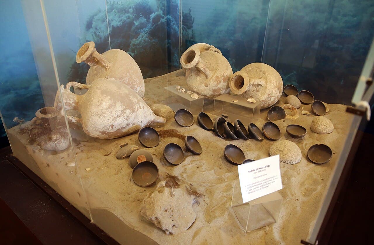 Materiales recuperados del pecio del Montecristo