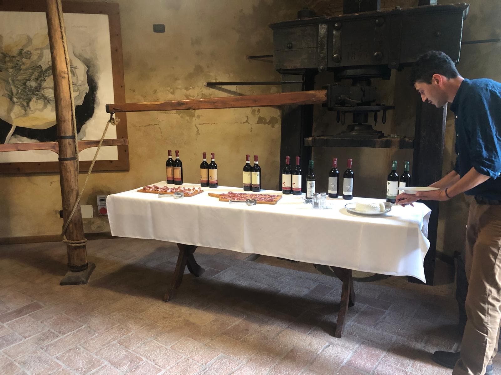 Degustazione di vini biologici con tagliere di prodotti biologici e locali