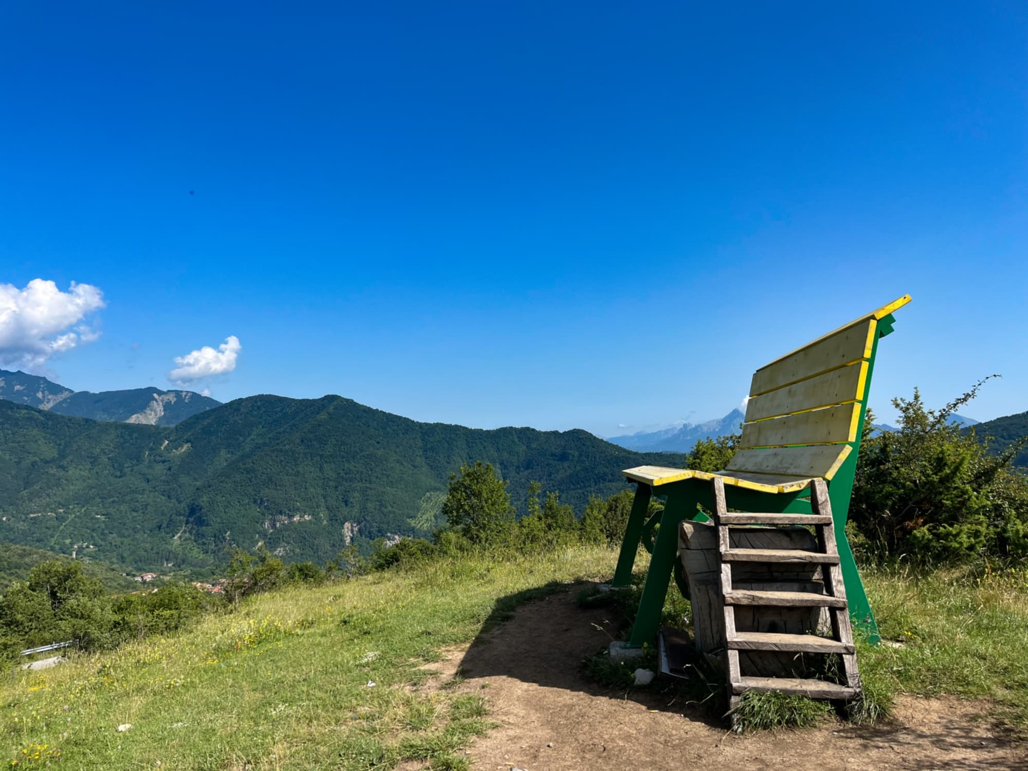 Die riesige Bank von Comano