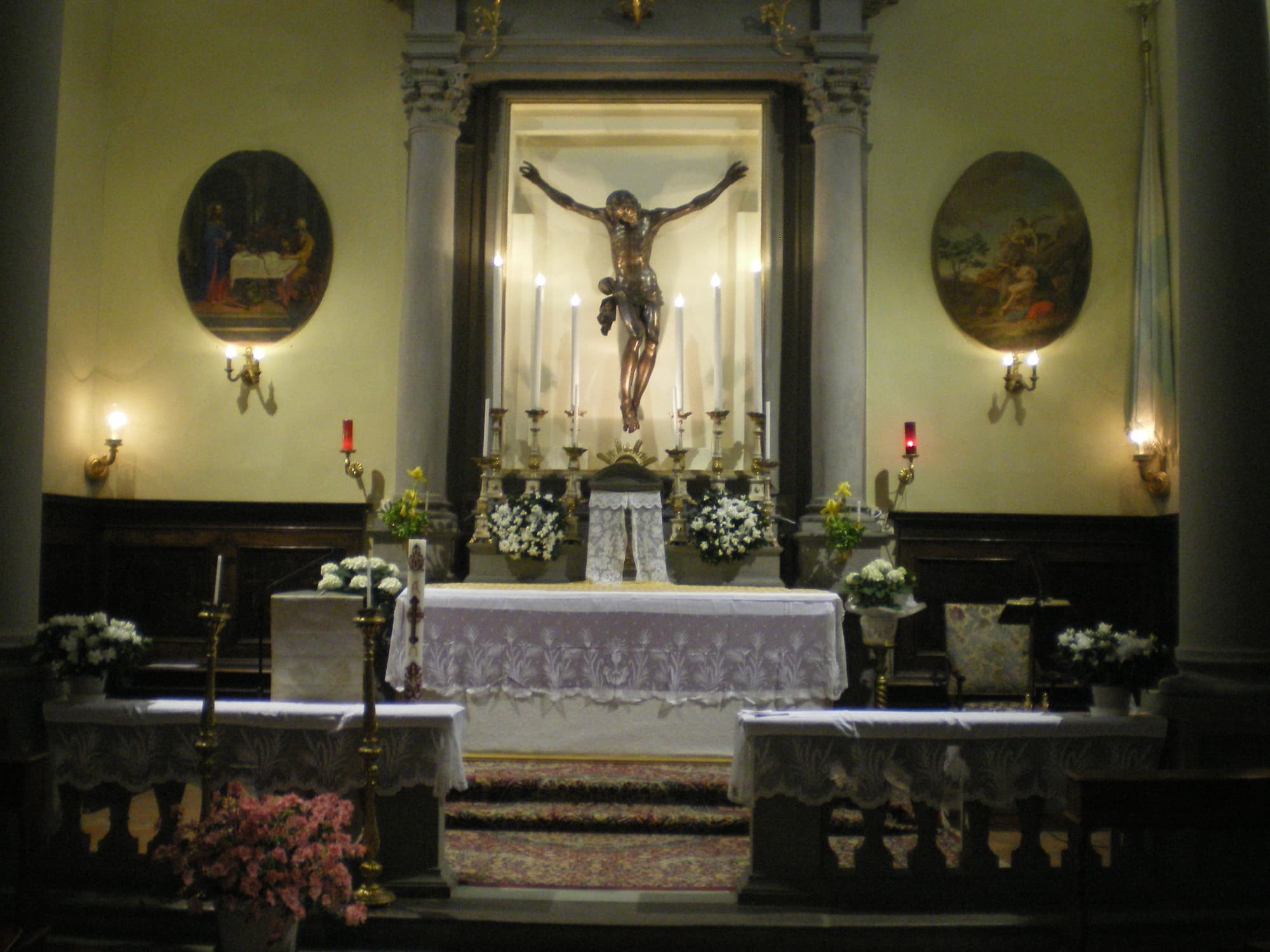 Tizzana, altare