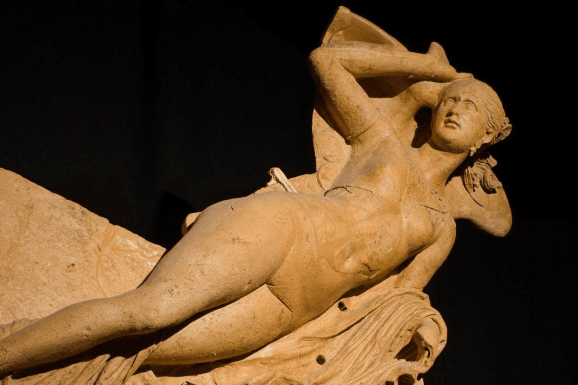 A tour in the Valdichiana Senese to discover the link between women and wine in the history of this Tuscan territory