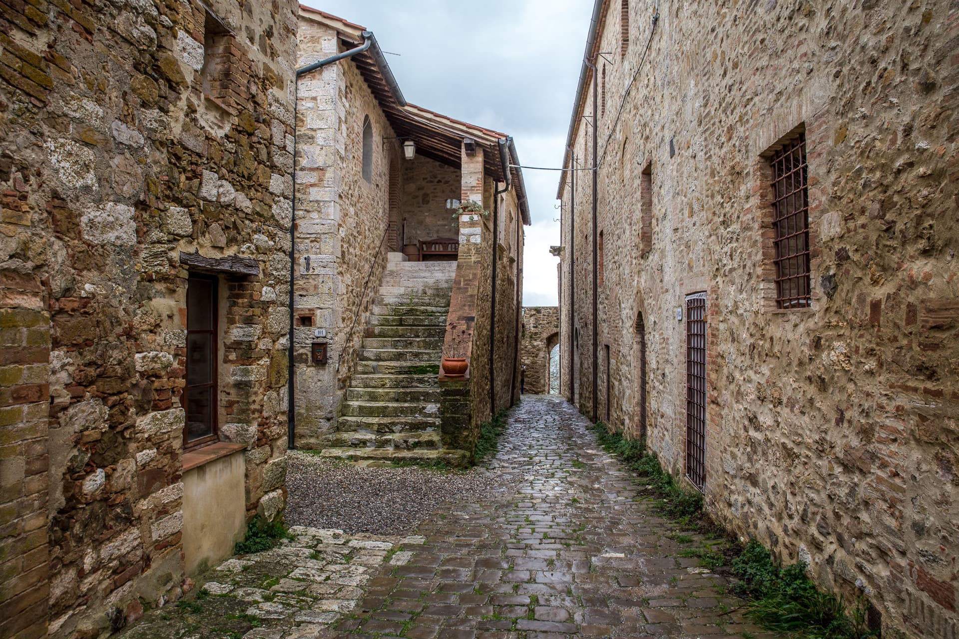 Vue de Vignoni Alto avec ses ruelles typiques
