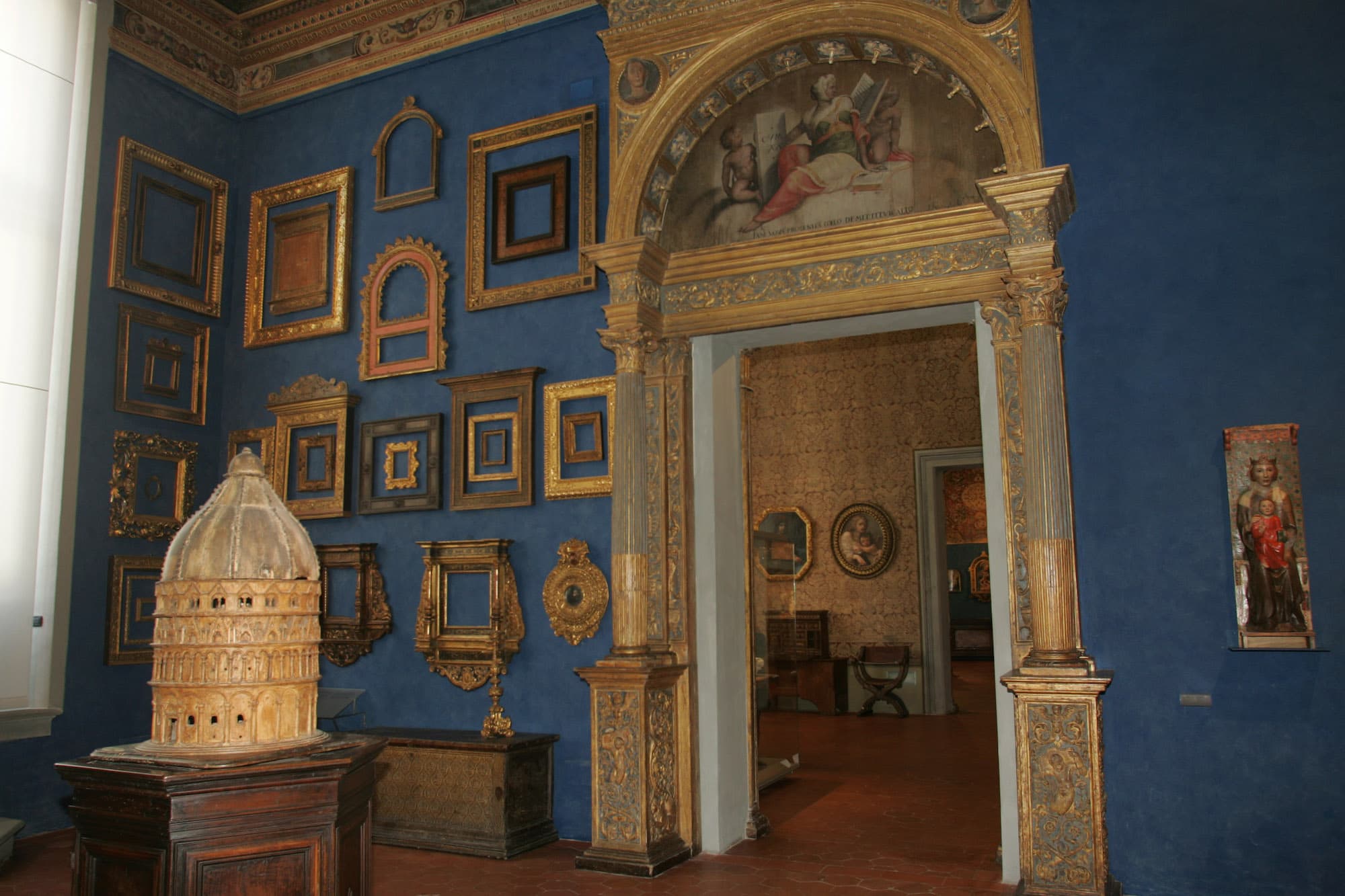 La Sala delle Cornici del Museo Bardini di Firenze