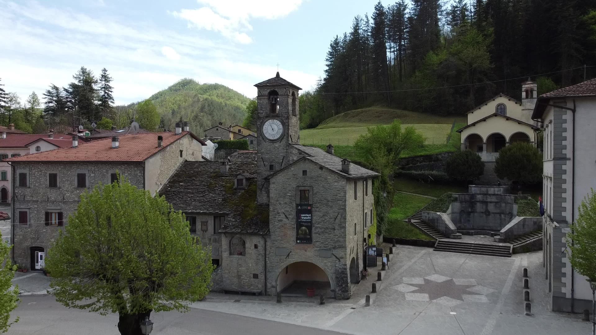 Vista del Palazzo dei Capitani a Palazzuolo sul Senio