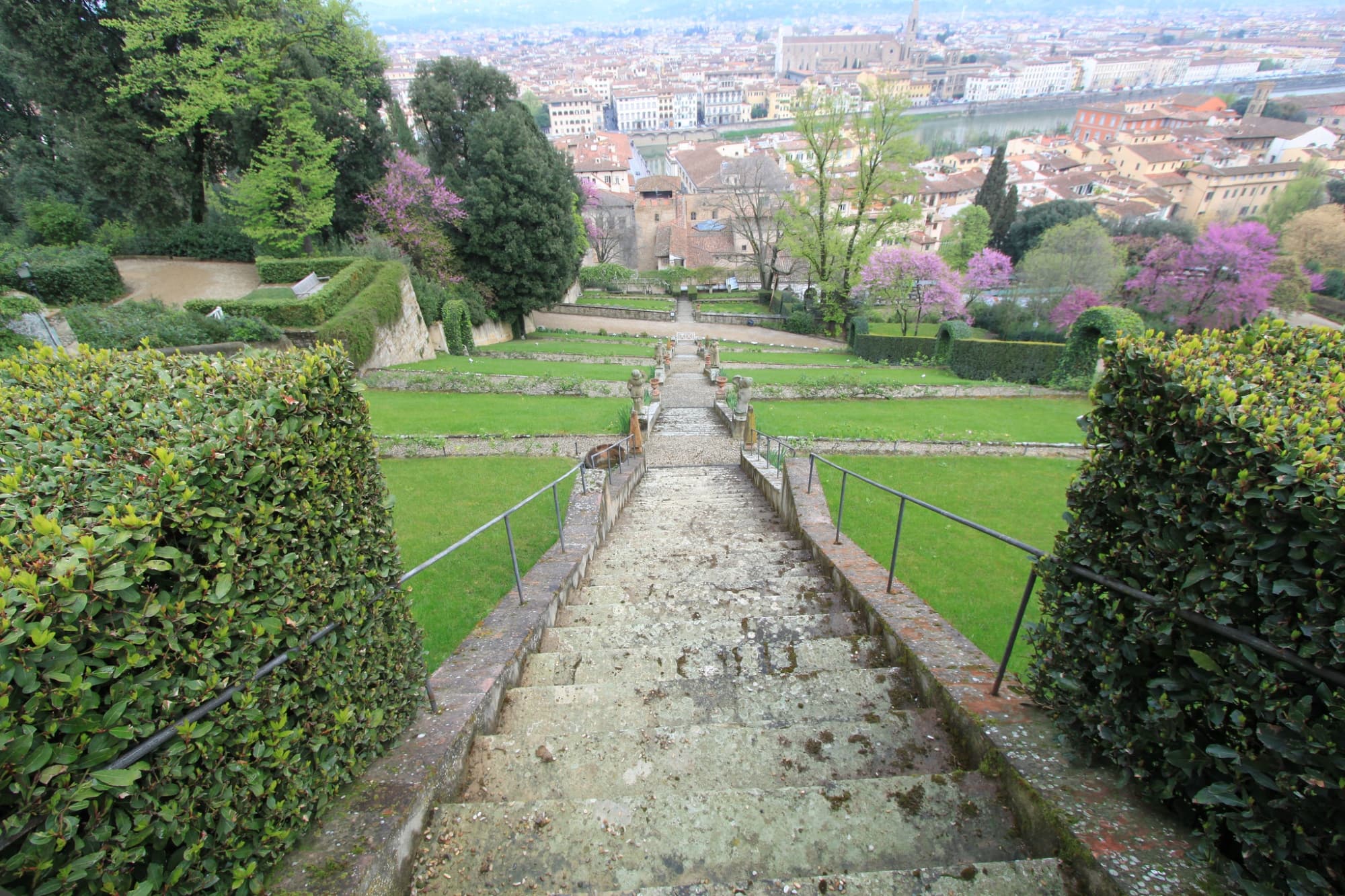 Die Aussicht auf Florenz von der Treppe des Gartens aus