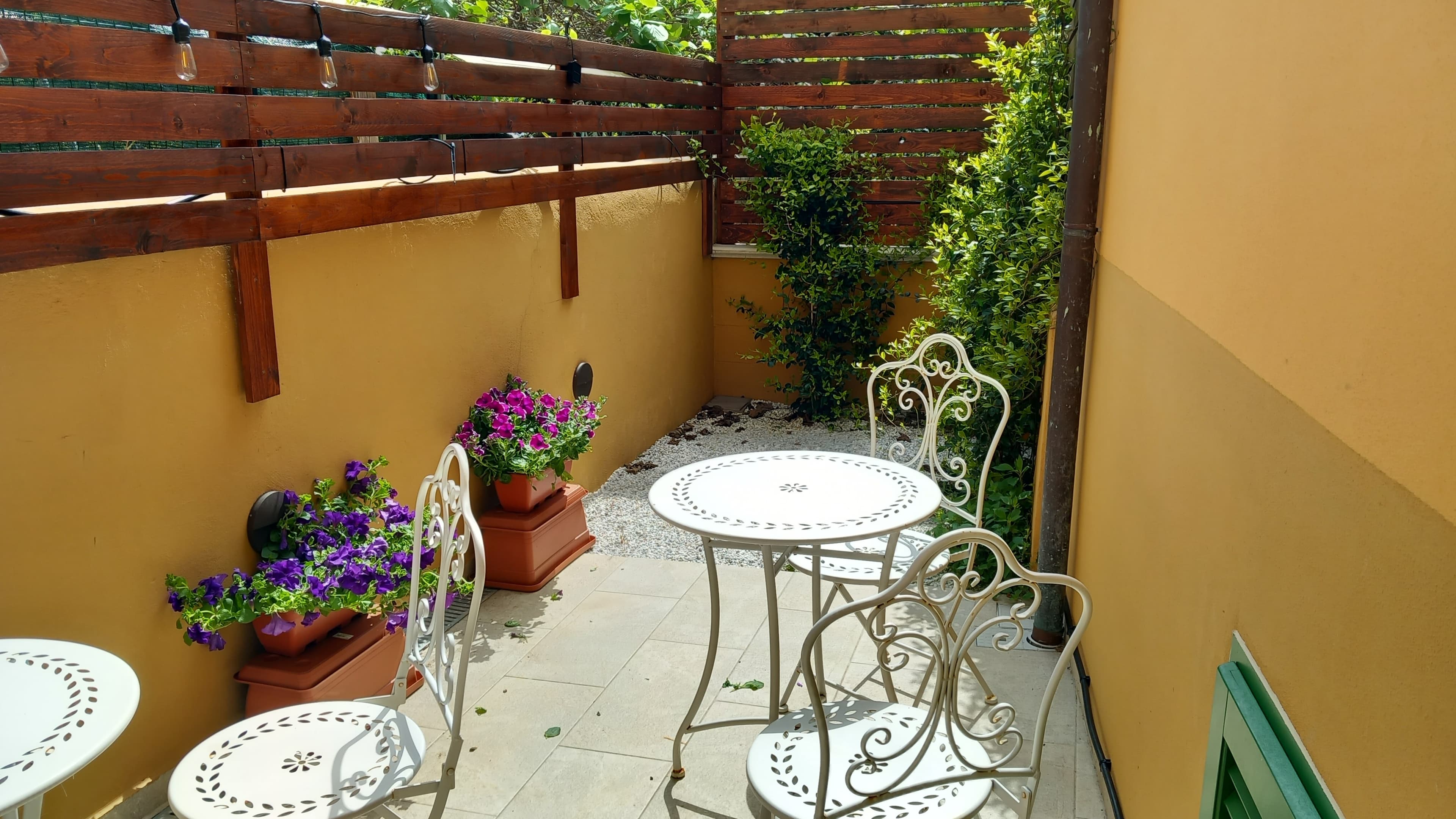 a secluded private corner of the Villino Luschi B&B where you can relax in the sun or have a smoke, as smoking is not permitted indoors