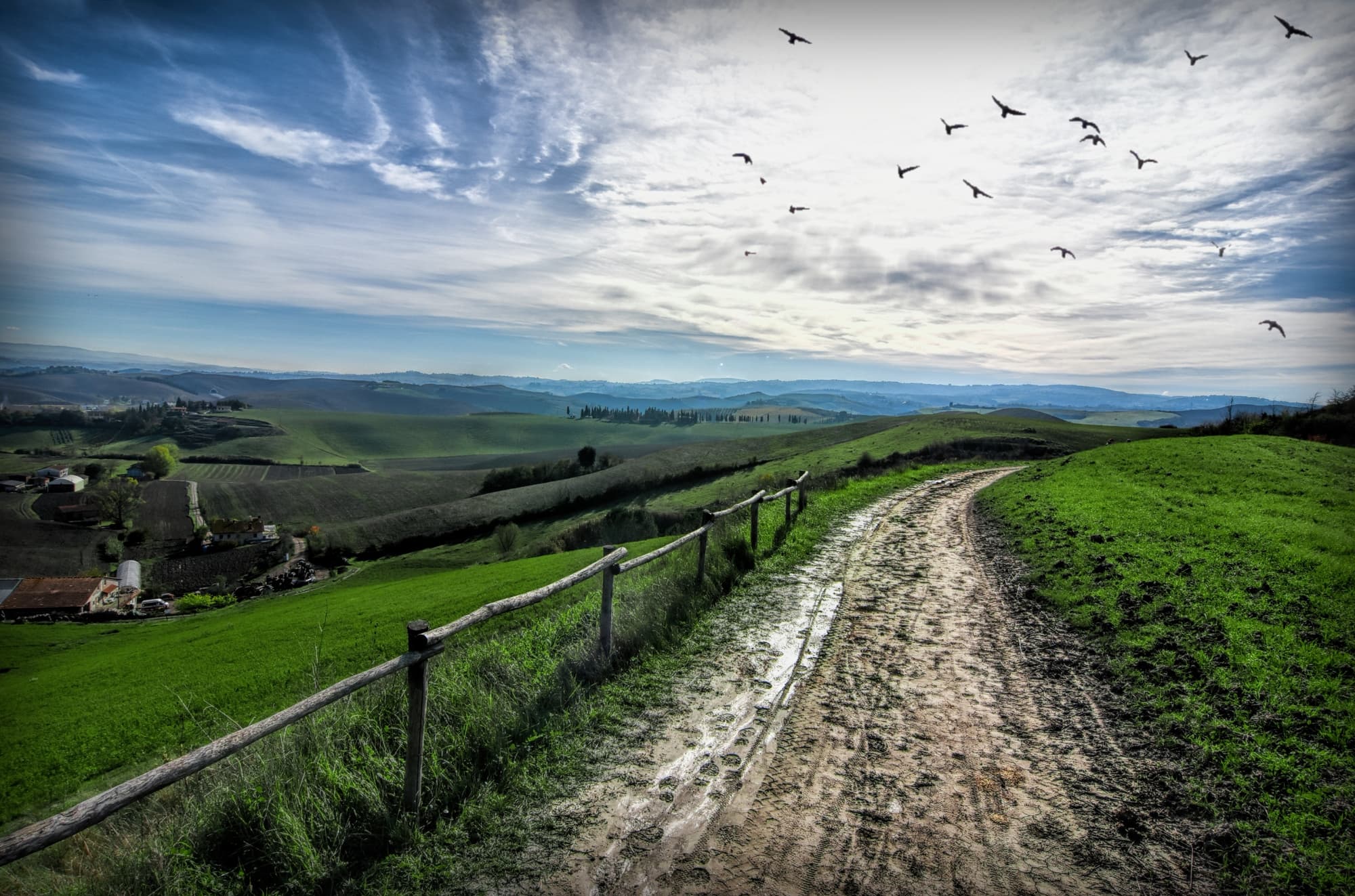 Colline lungo la Francigena nel centro della Toscana