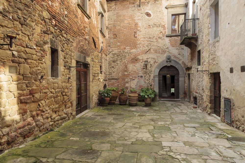 La corte del castello di Sorci ad Anghiari