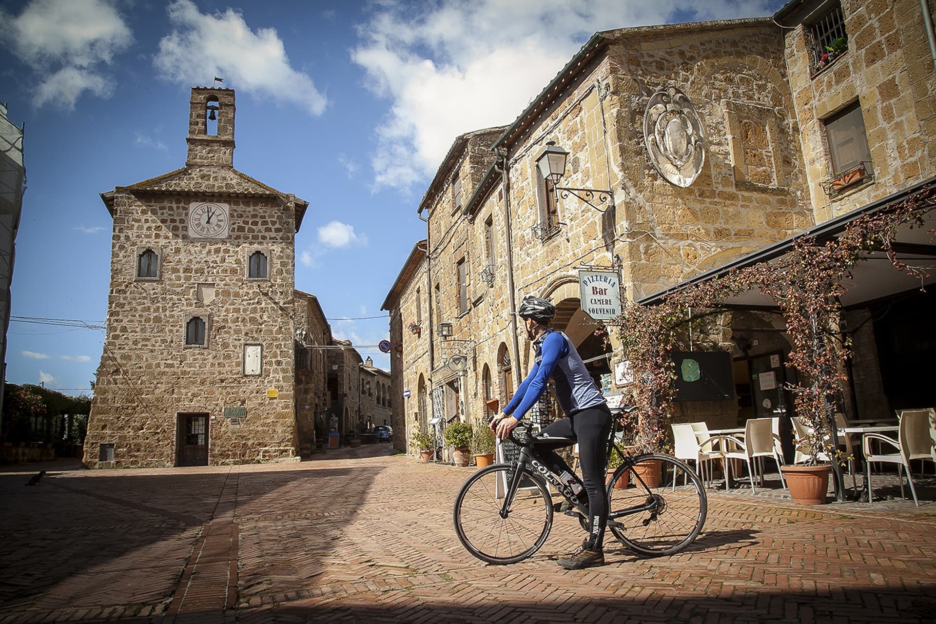 Sovana piazza Pretorio