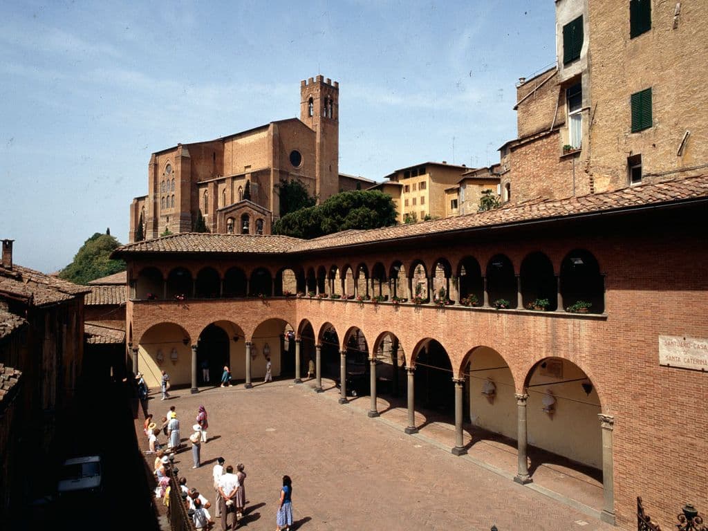 Santuario Casa di Santa Caterina, Portico dei Comuni, Siena