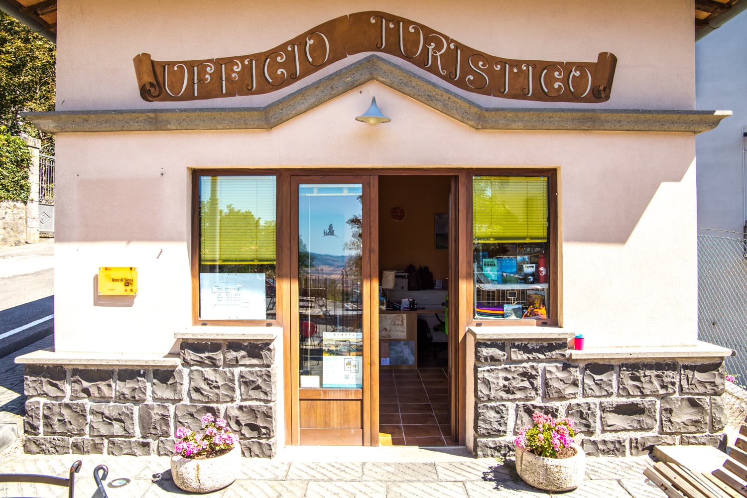 Ingresso dell’Ufficio Turistico di Radicofani, punto tappa della Via Francigena.