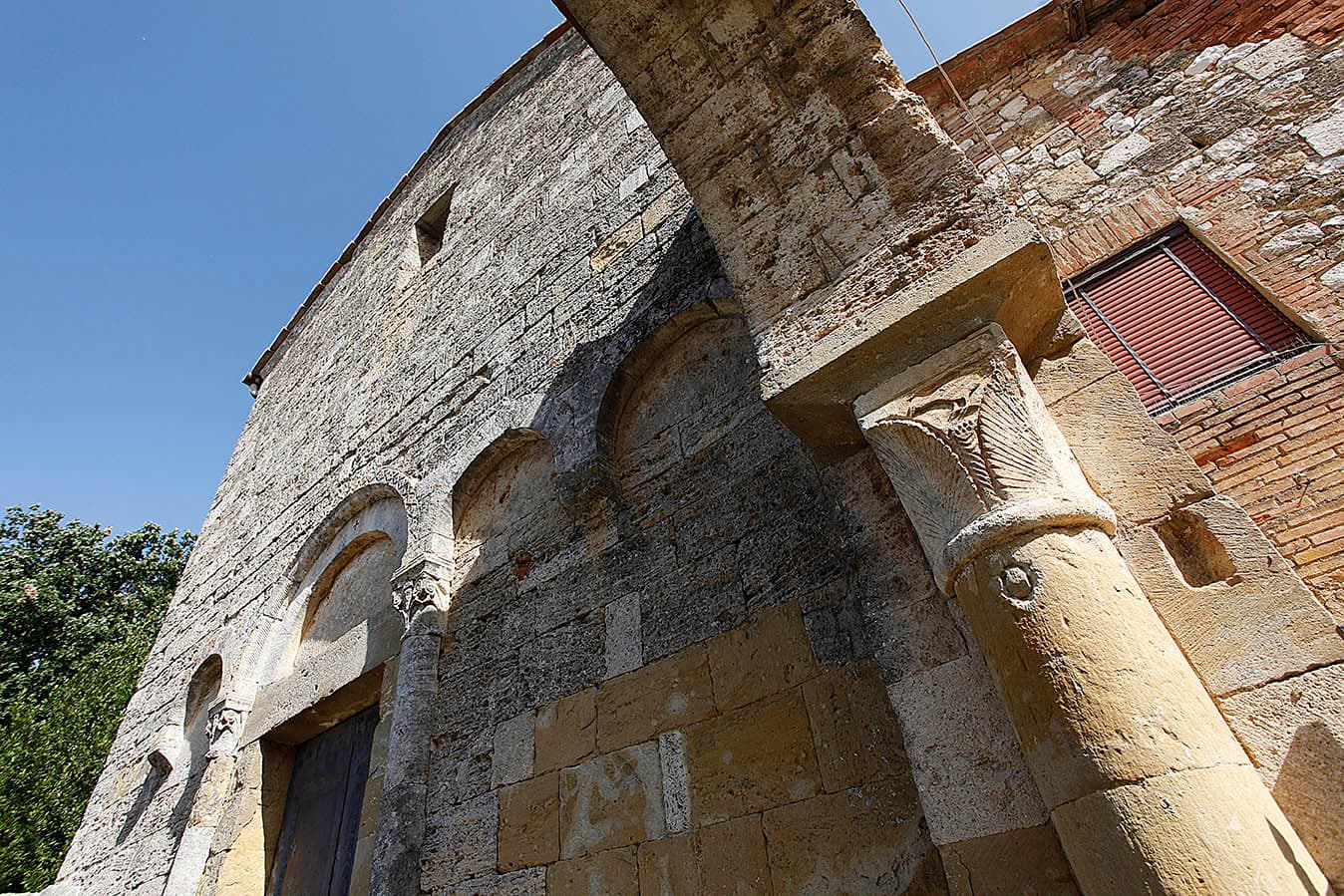 Badia a Coneo lungo la via Francigena