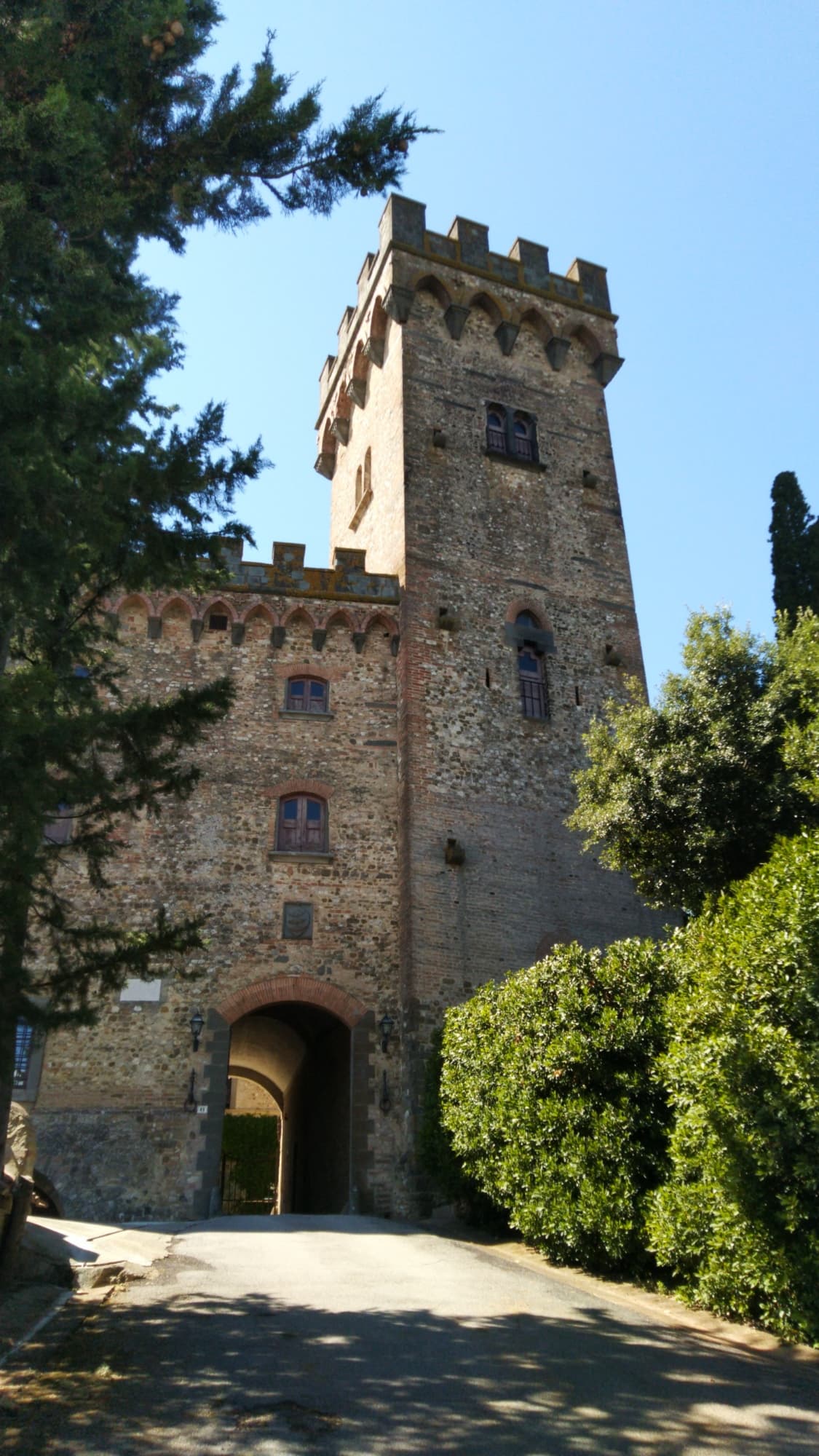 castello-di-poppiano.jpg
