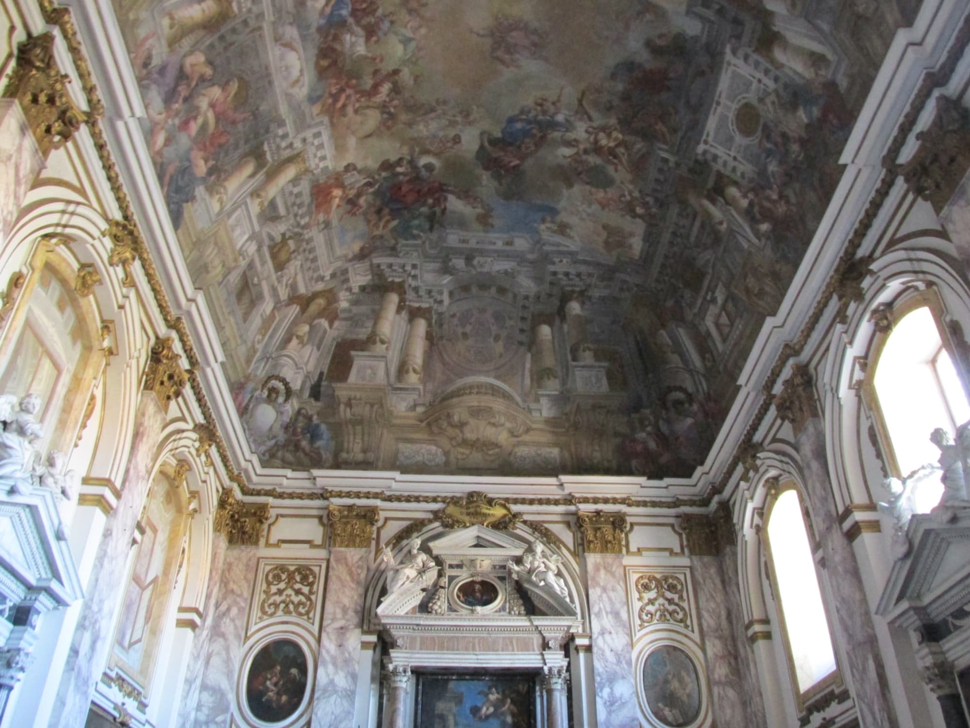 Interno affrescato del Museo Nazionale San Matteo