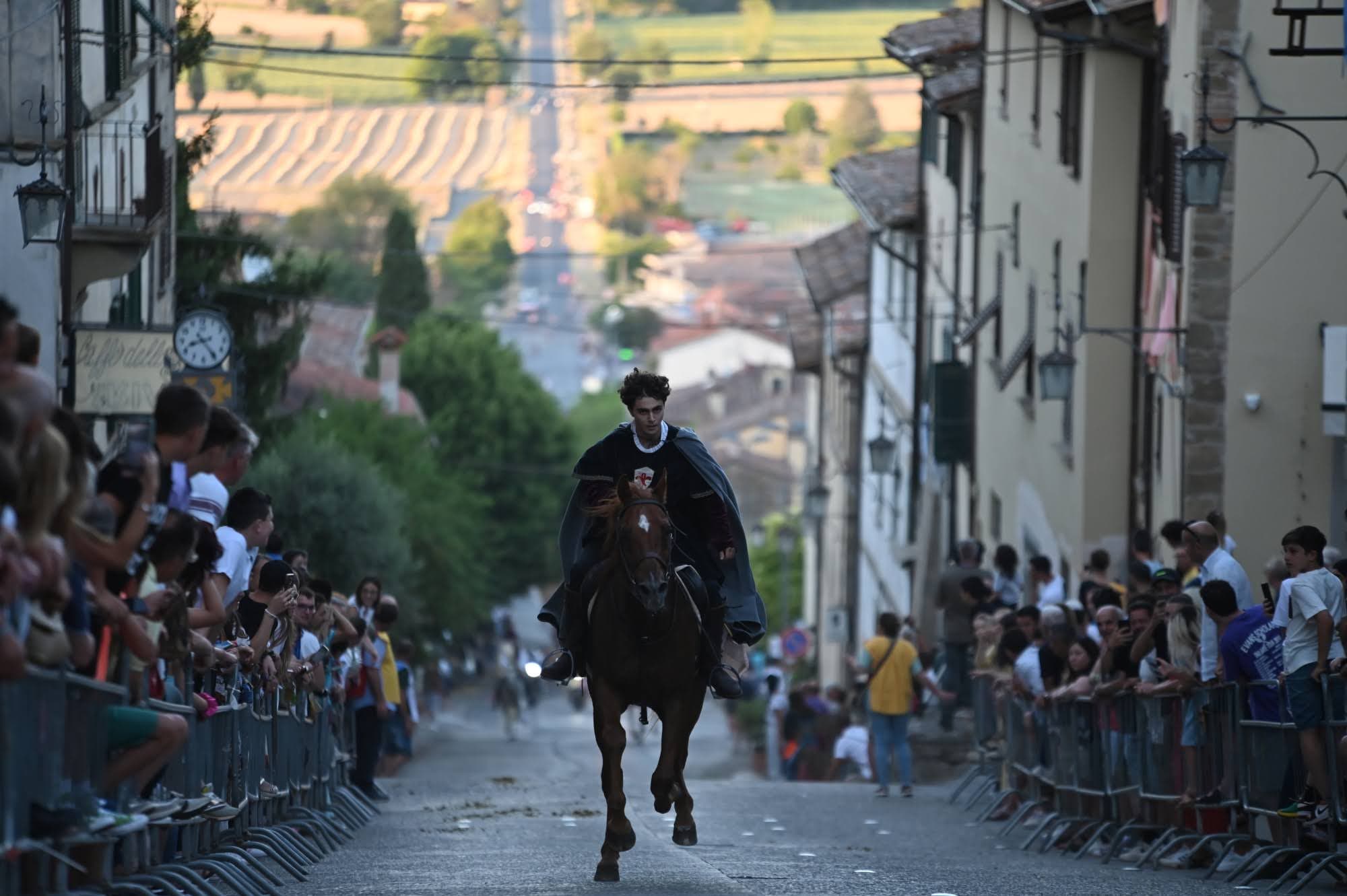 Ritter auf dem Palio della Vittoria in Anghiari