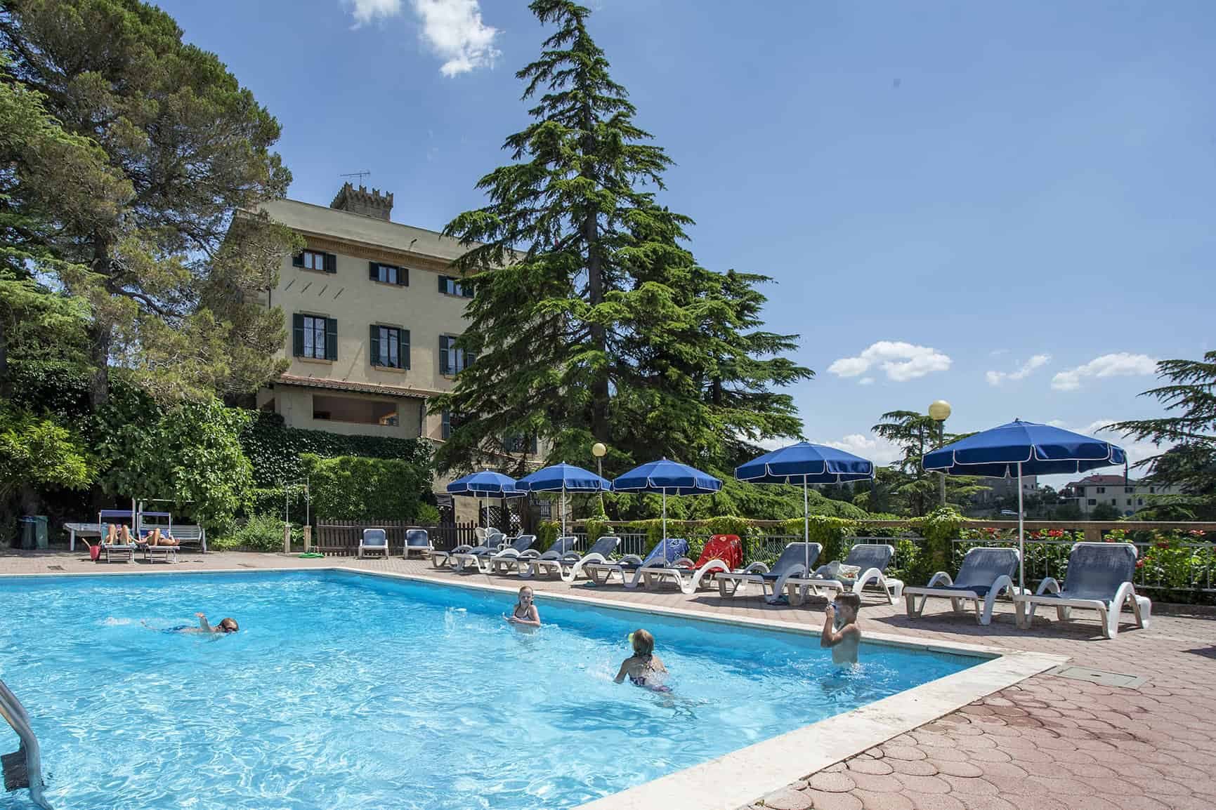 Swimming pool and solarium