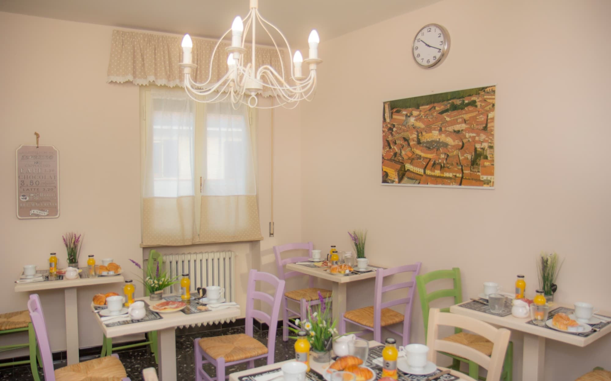 The breakfast room of B&B Il Linchetto in Lucca, set up and ready to welcome guests