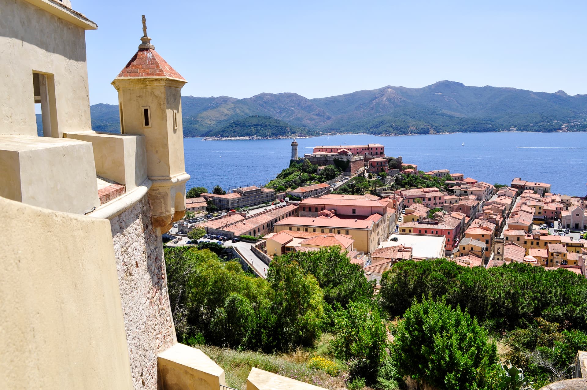 Vista al mar desde las Fortalezas Mediceas de Portoferraio