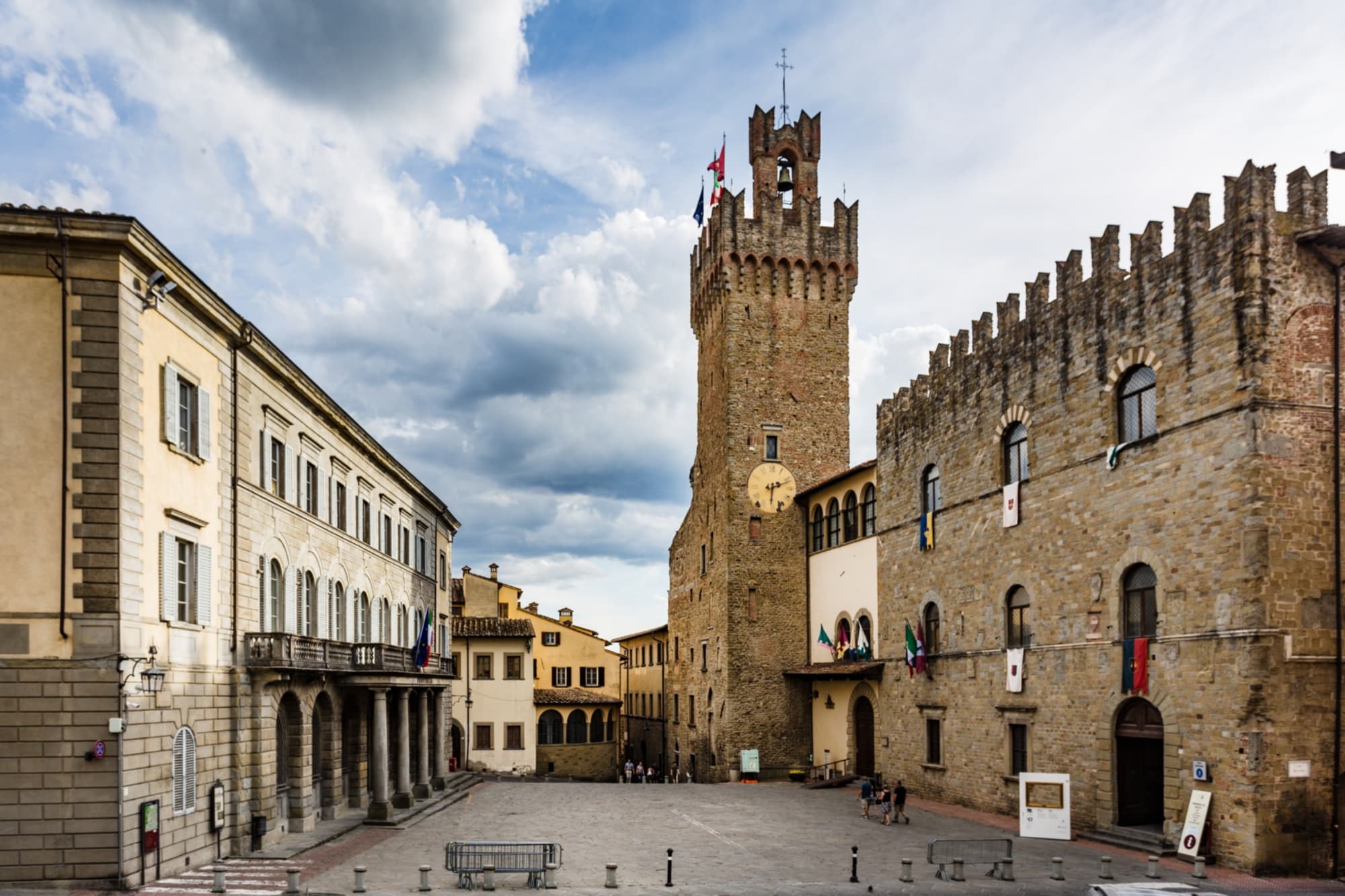 Blick auf den Palazzo dei Priori in Arezzo