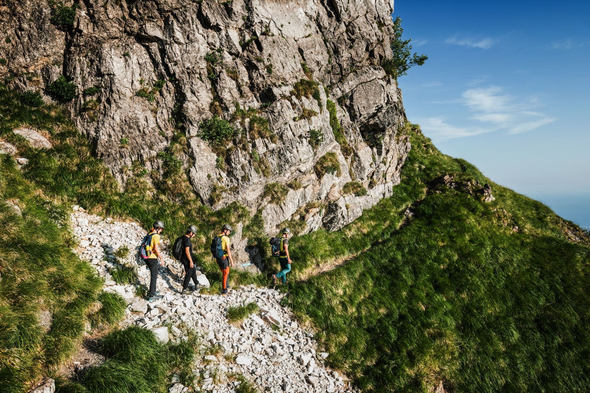 Gruppo di escursionisti durante un trekking