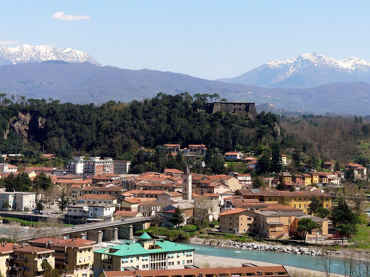 1200px-Aulla-panorama_da_Podenzana1_wp7_15435.jpg