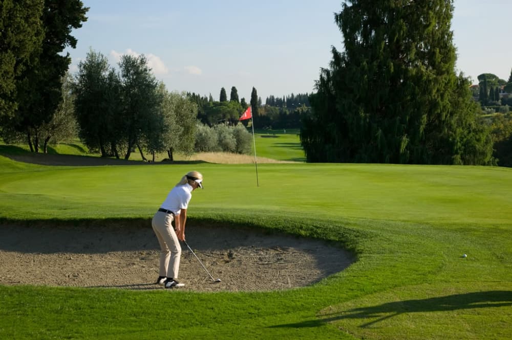 Una giocatrice di golf