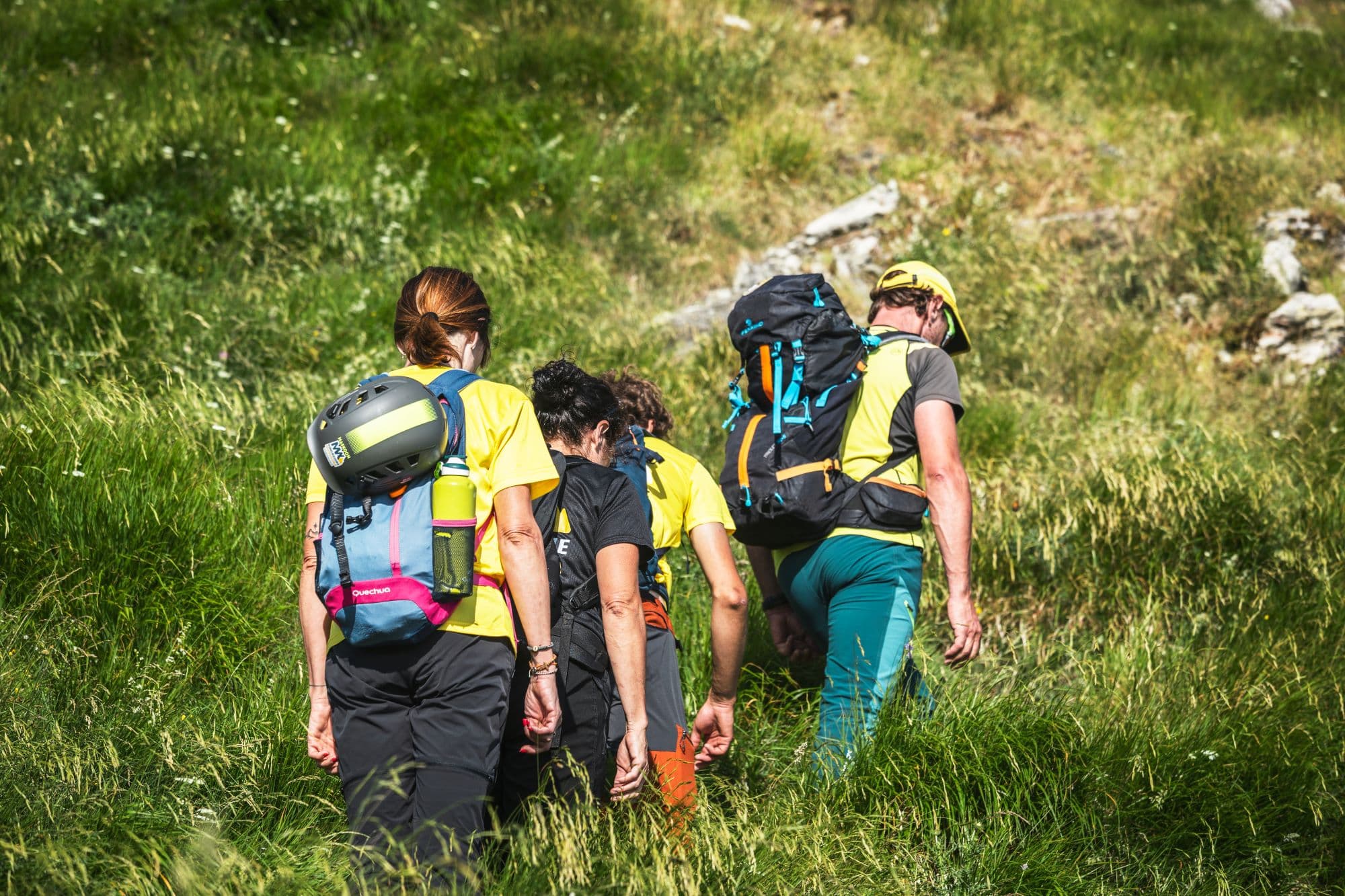 Gruppo di escursionisti durante un trekking
