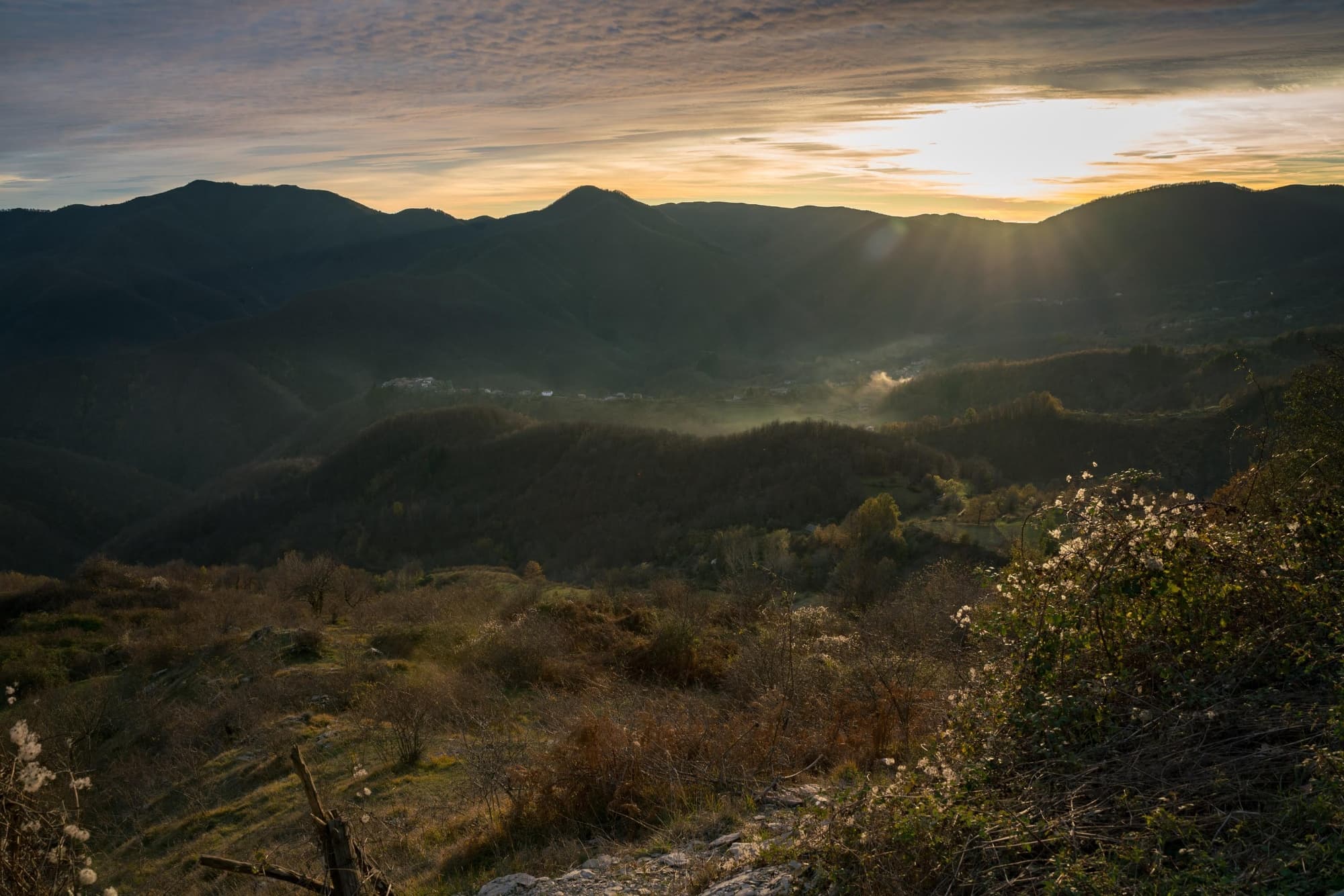 Coucher de soleil sur le Val di Zeri dans la Lunigiana