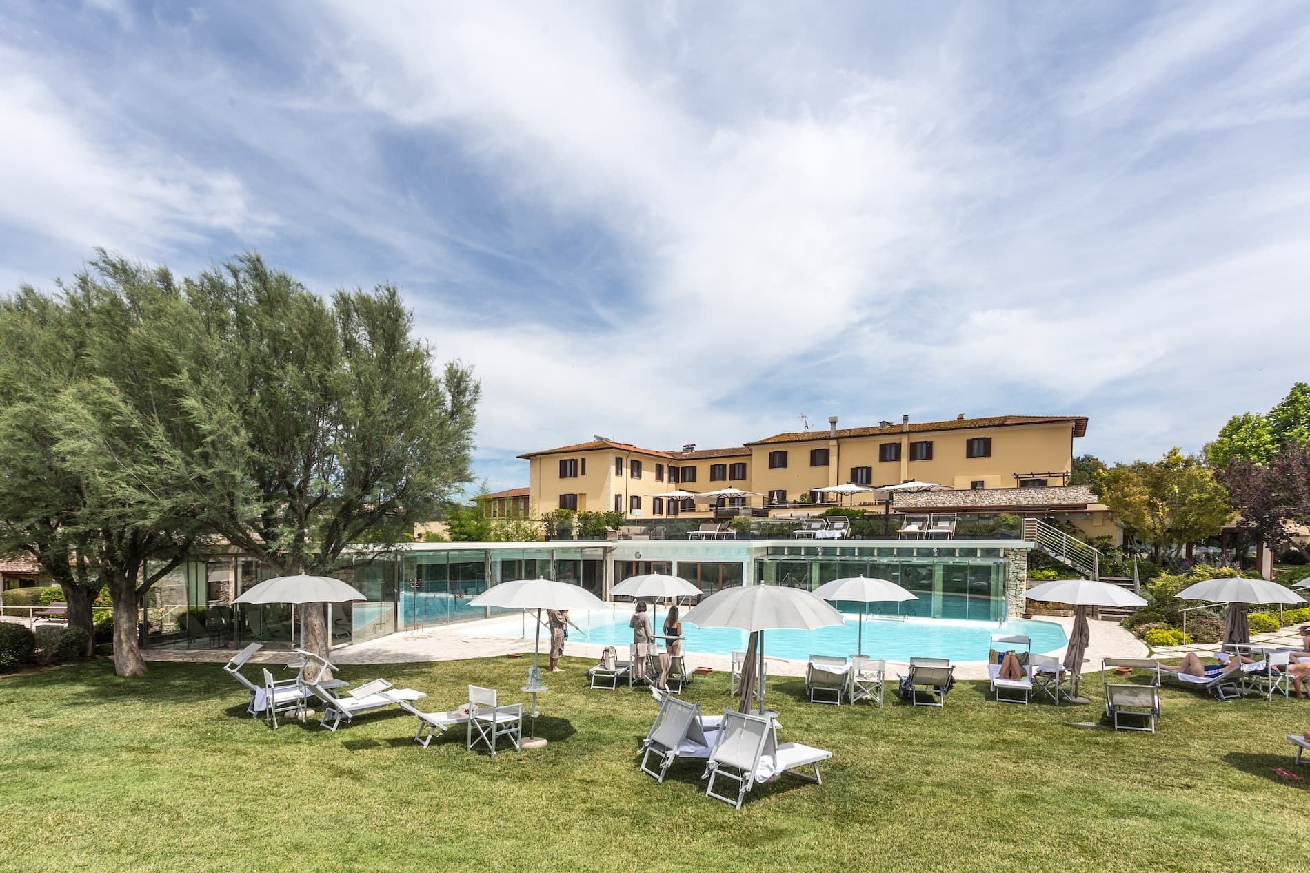 Thermes de San Giovanni : vue sur la piscine thermale