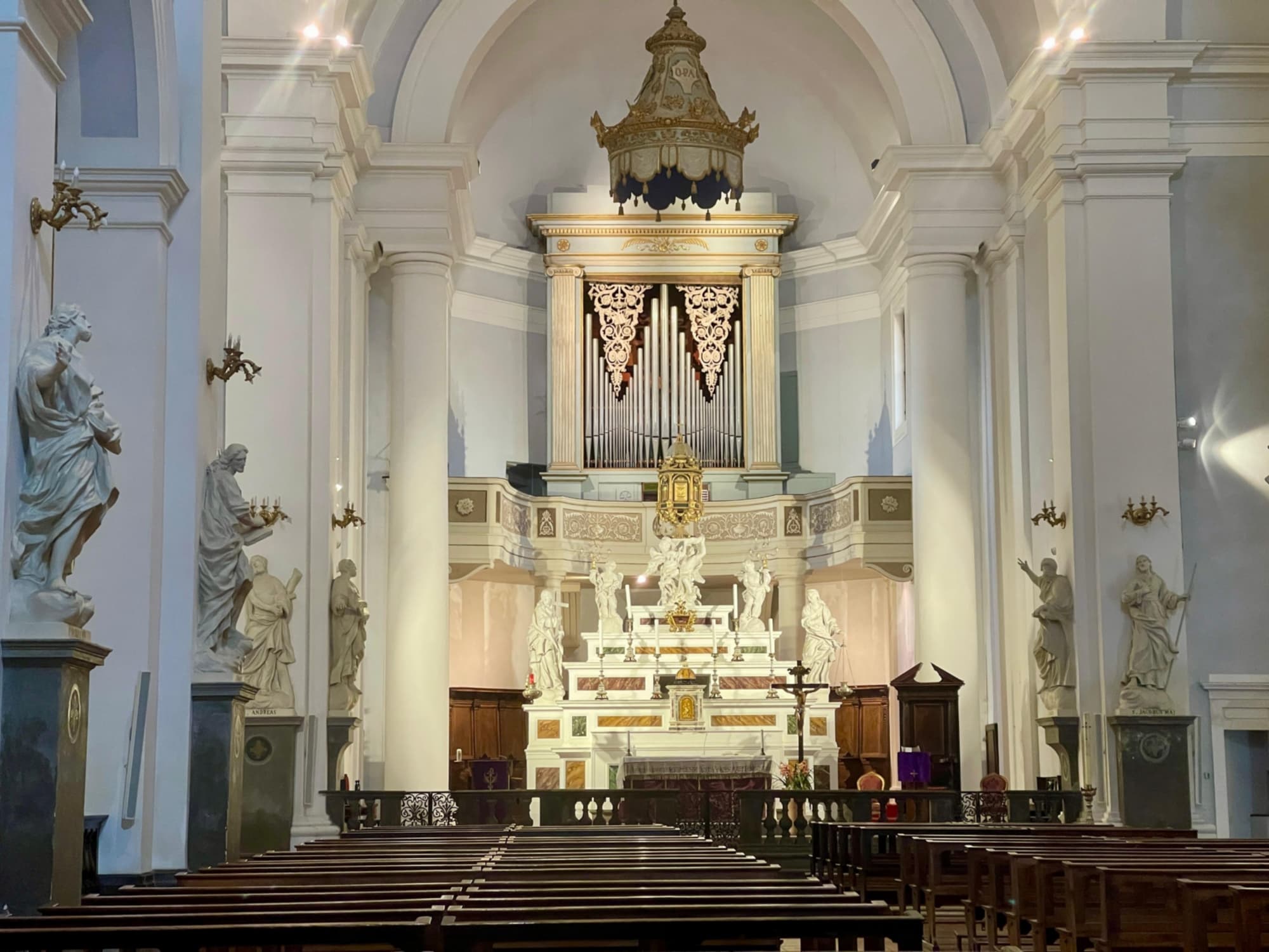 L'interno della Collegiata di San Martino di Sinalunga