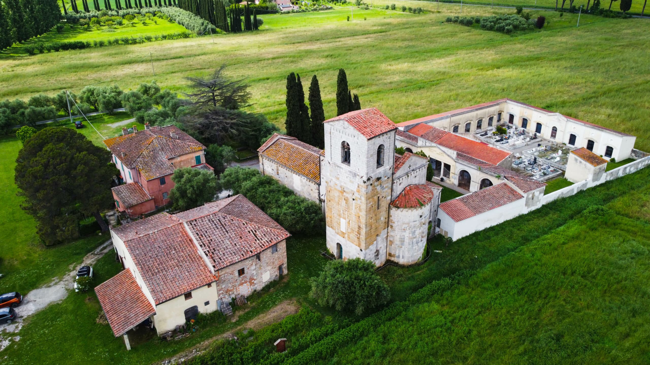 E-bike tour to discover the village of Calci and surroundings